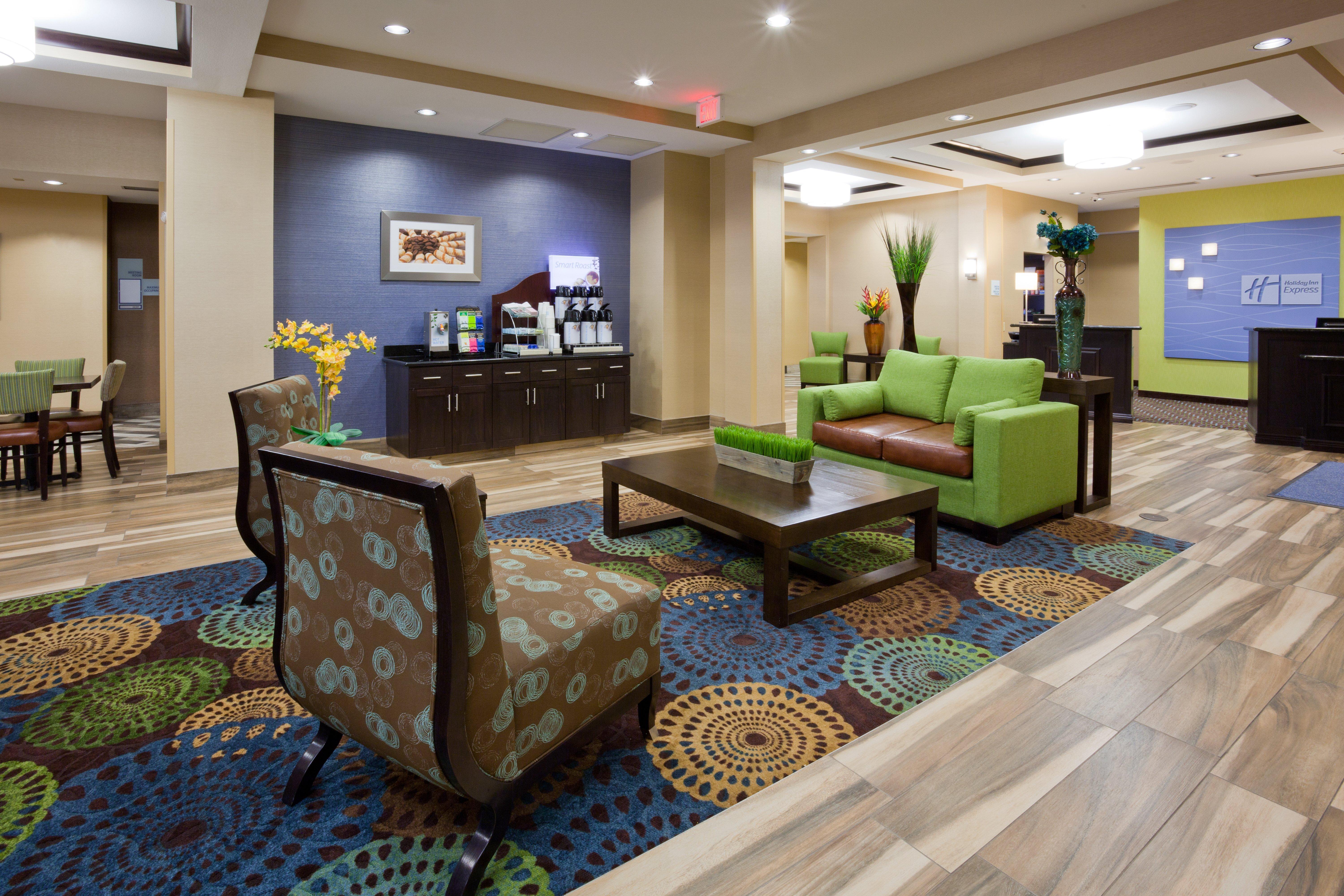 Holiday Inn Express & Suites Fort Dodge By Ihg Εξωτερικό φωτογραφία