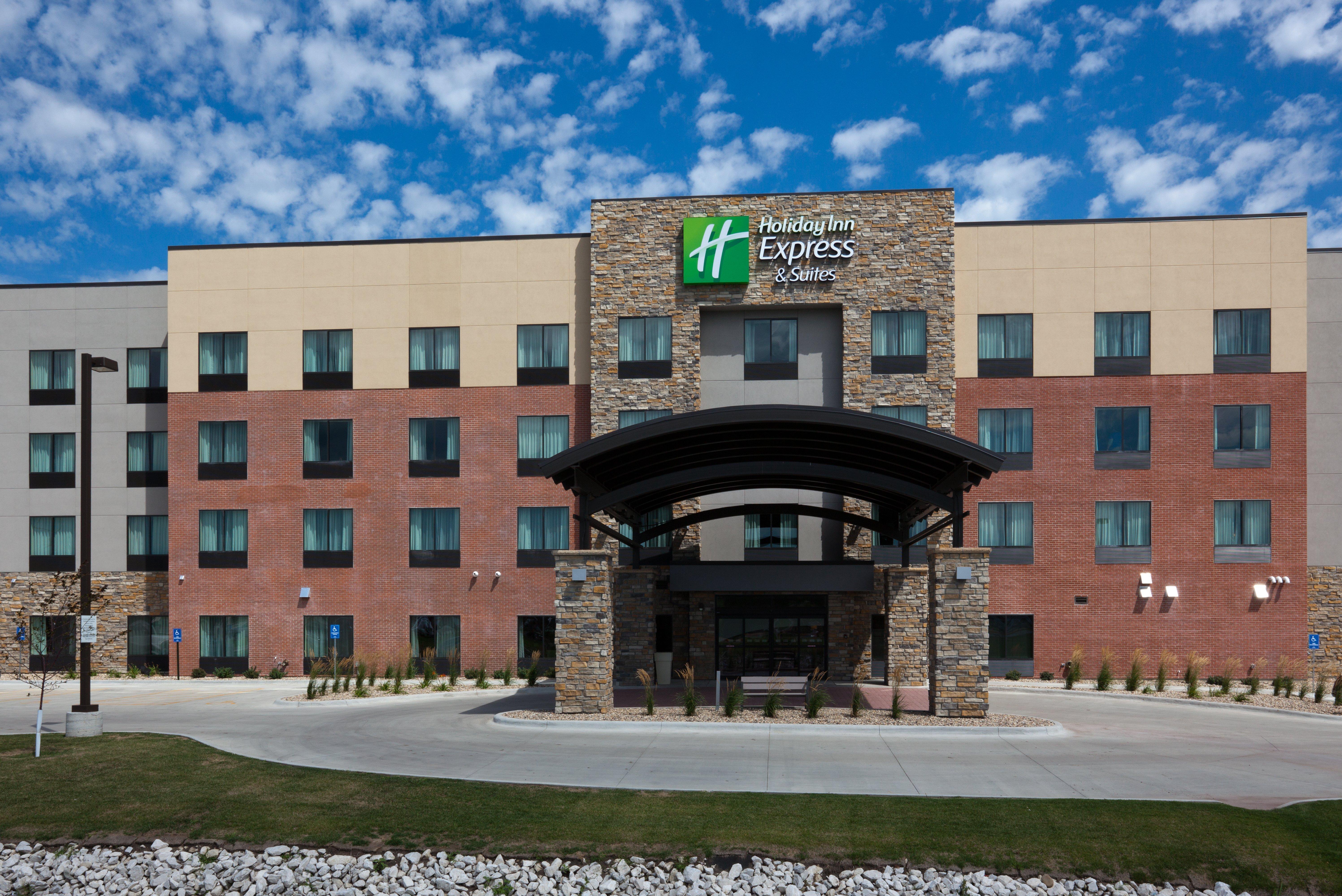 Holiday Inn Express & Suites Fort Dodge By Ihg Εξωτερικό φωτογραφία