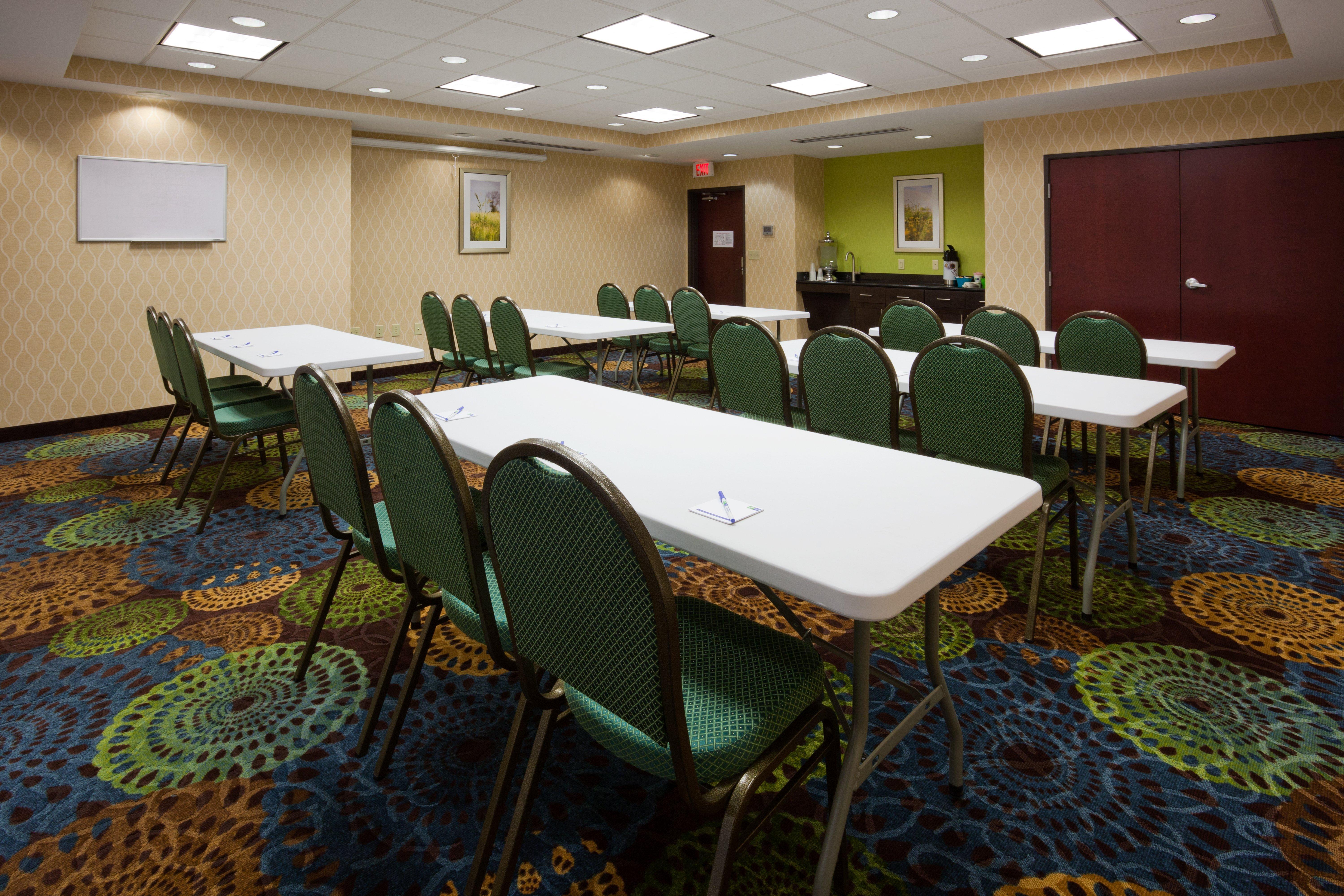 Holiday Inn Express & Suites Fort Dodge By Ihg Εξωτερικό φωτογραφία