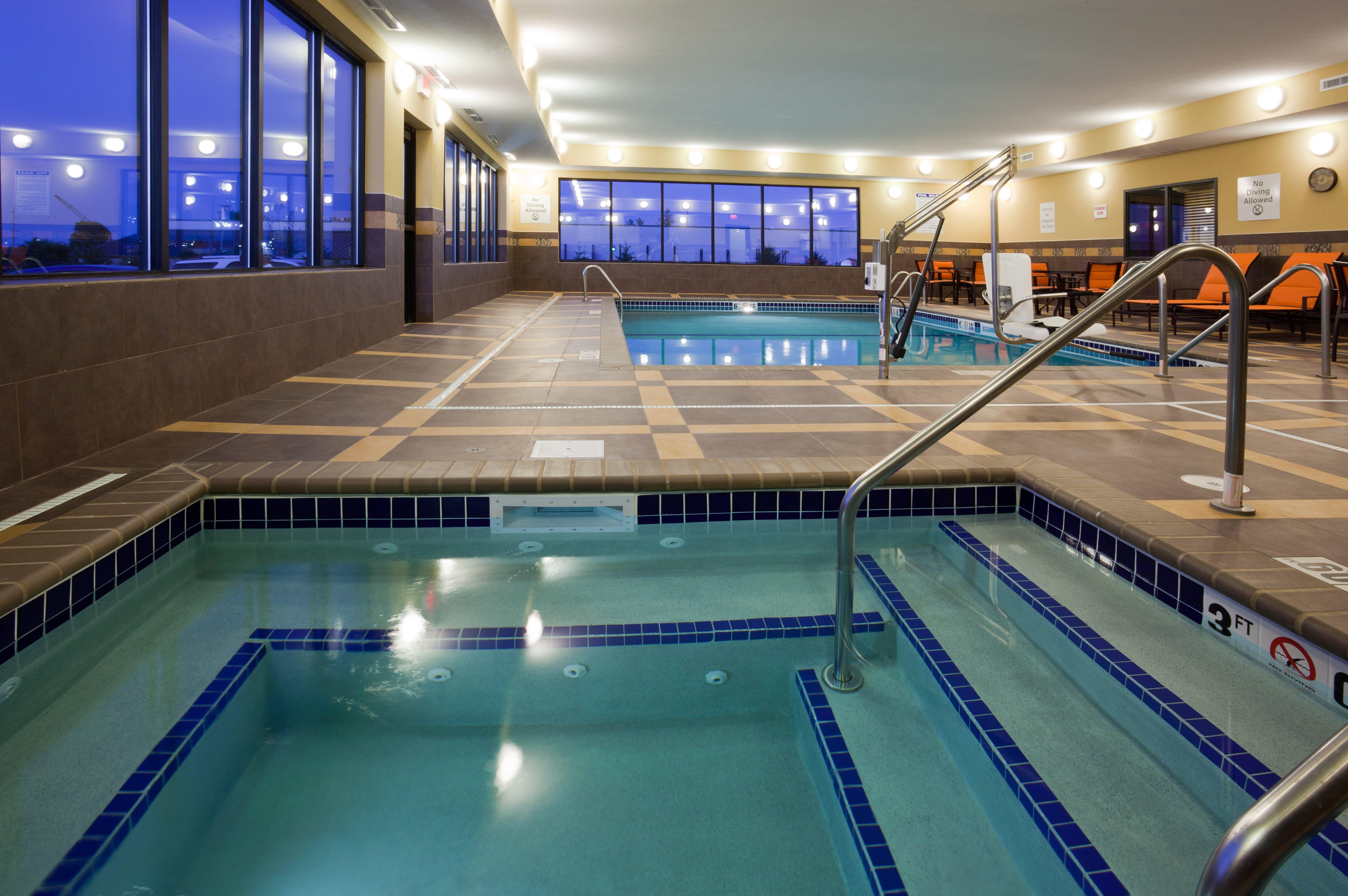 Holiday Inn Express & Suites Fort Dodge By Ihg Εξωτερικό φωτογραφία
