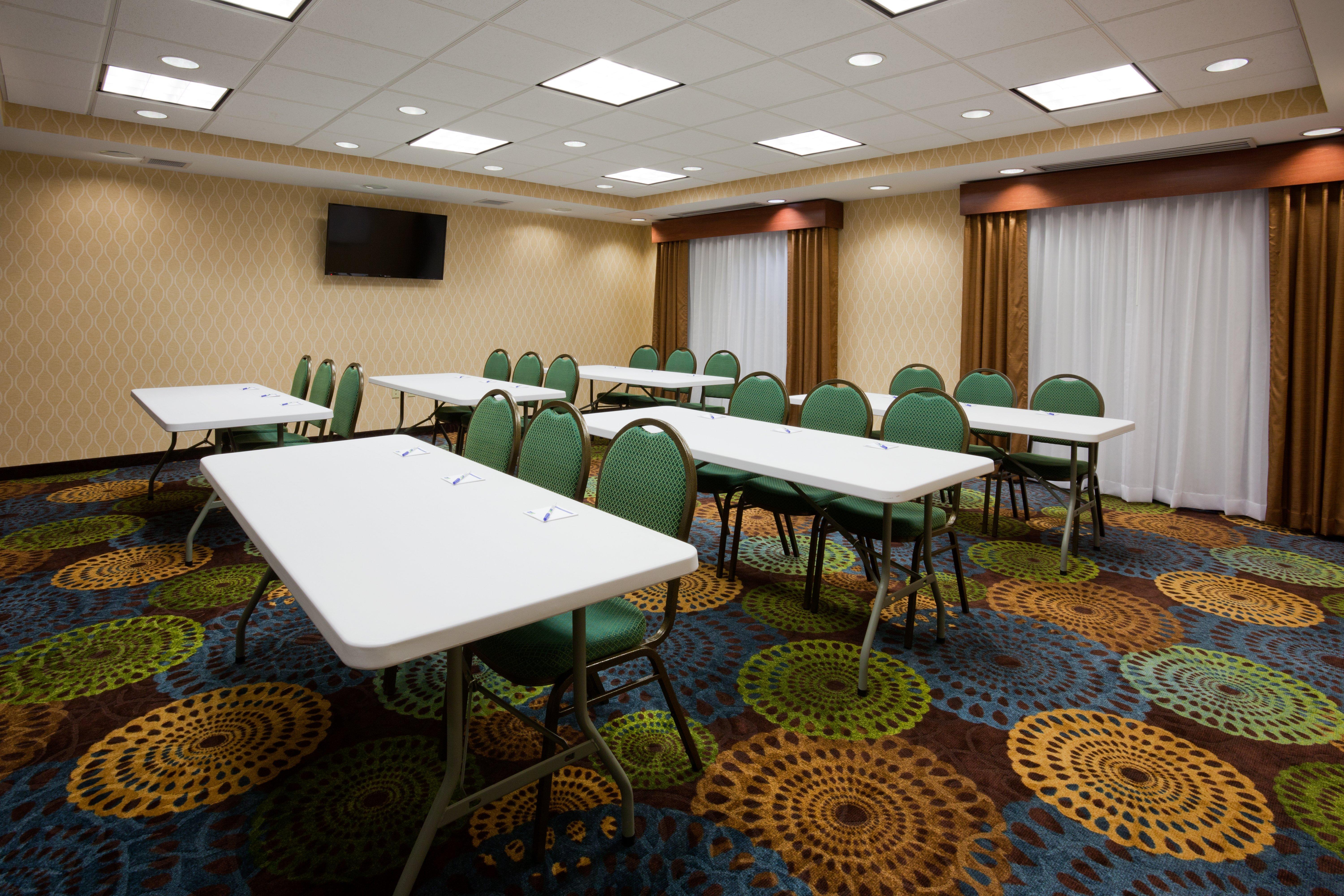 Holiday Inn Express & Suites Fort Dodge By Ihg Εξωτερικό φωτογραφία