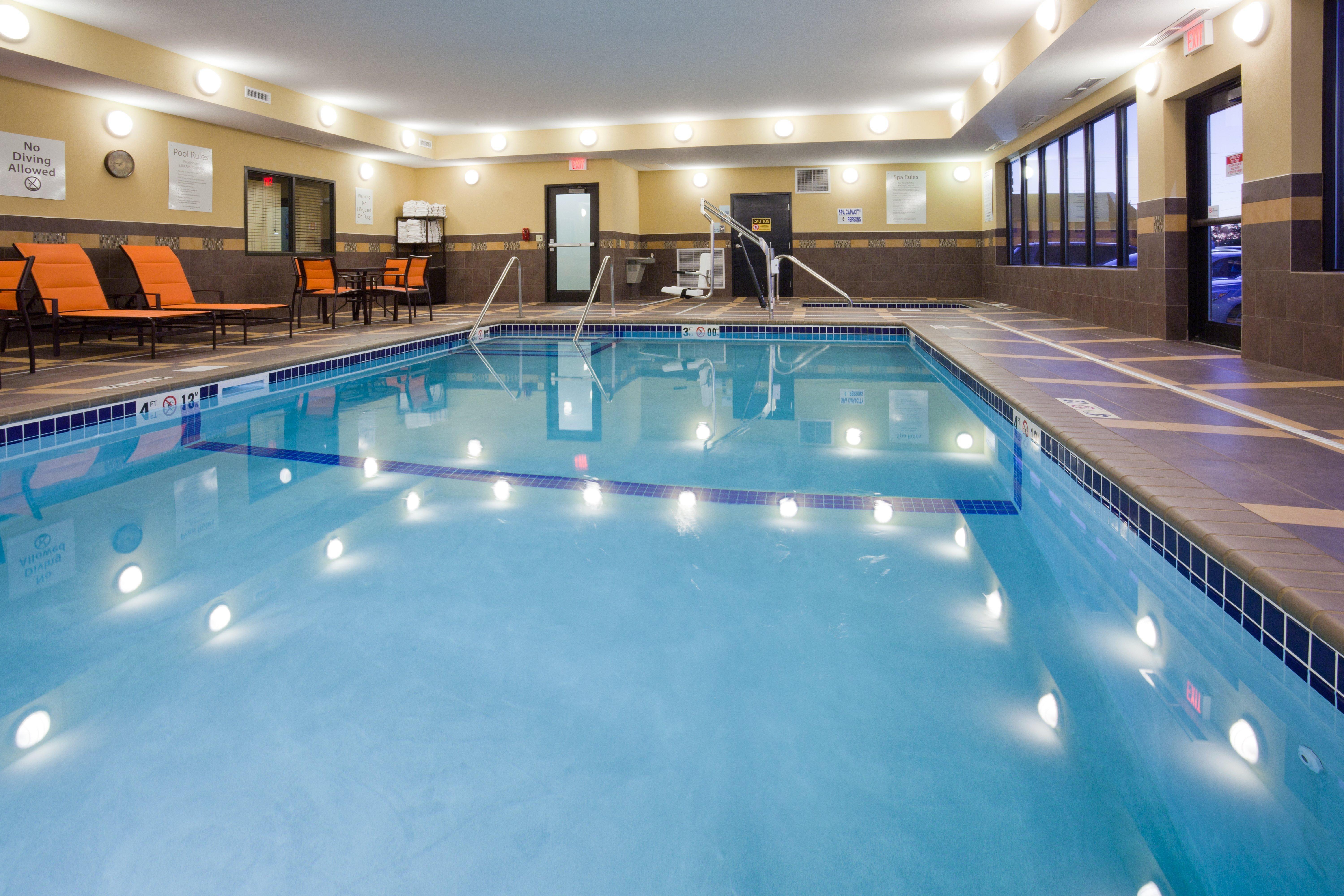 Holiday Inn Express & Suites Fort Dodge By Ihg Εξωτερικό φωτογραφία