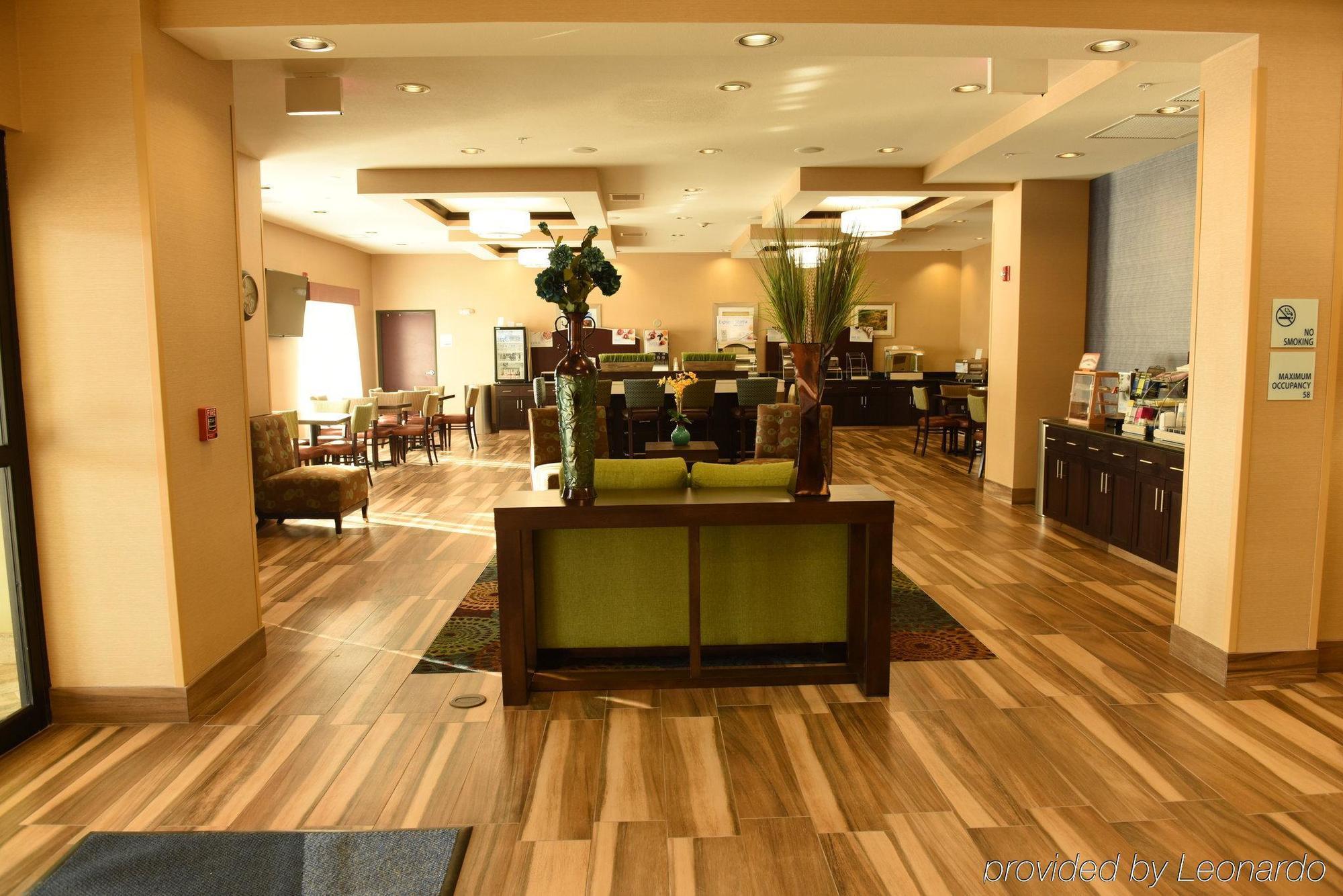 Holiday Inn Express & Suites Fort Dodge By Ihg Εξωτερικό φωτογραφία