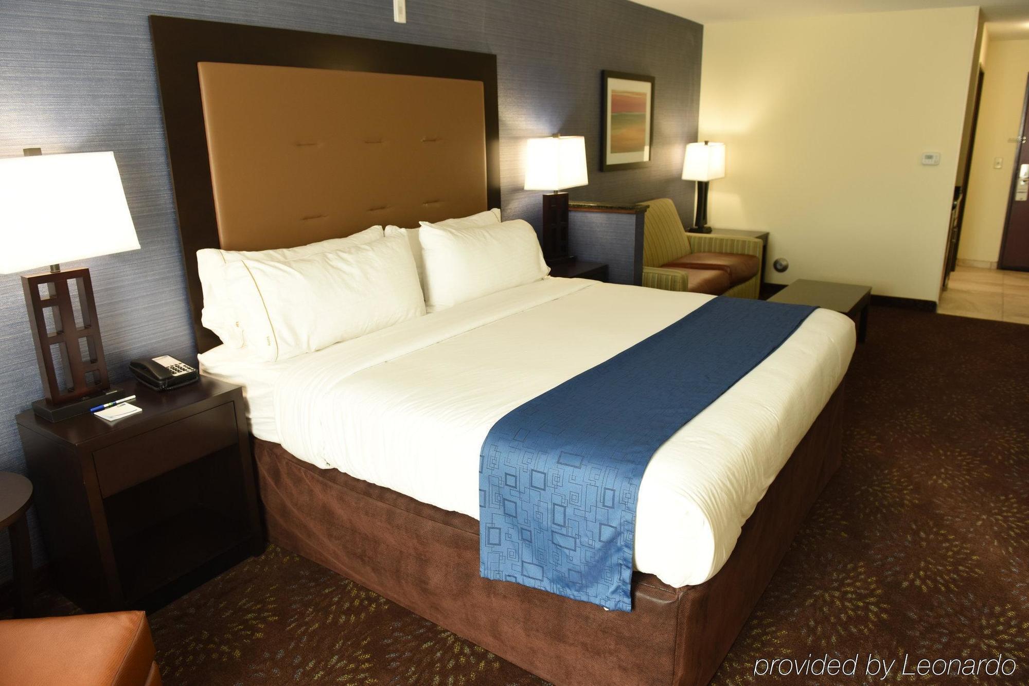 Holiday Inn Express & Suites Fort Dodge By Ihg Εξωτερικό φωτογραφία