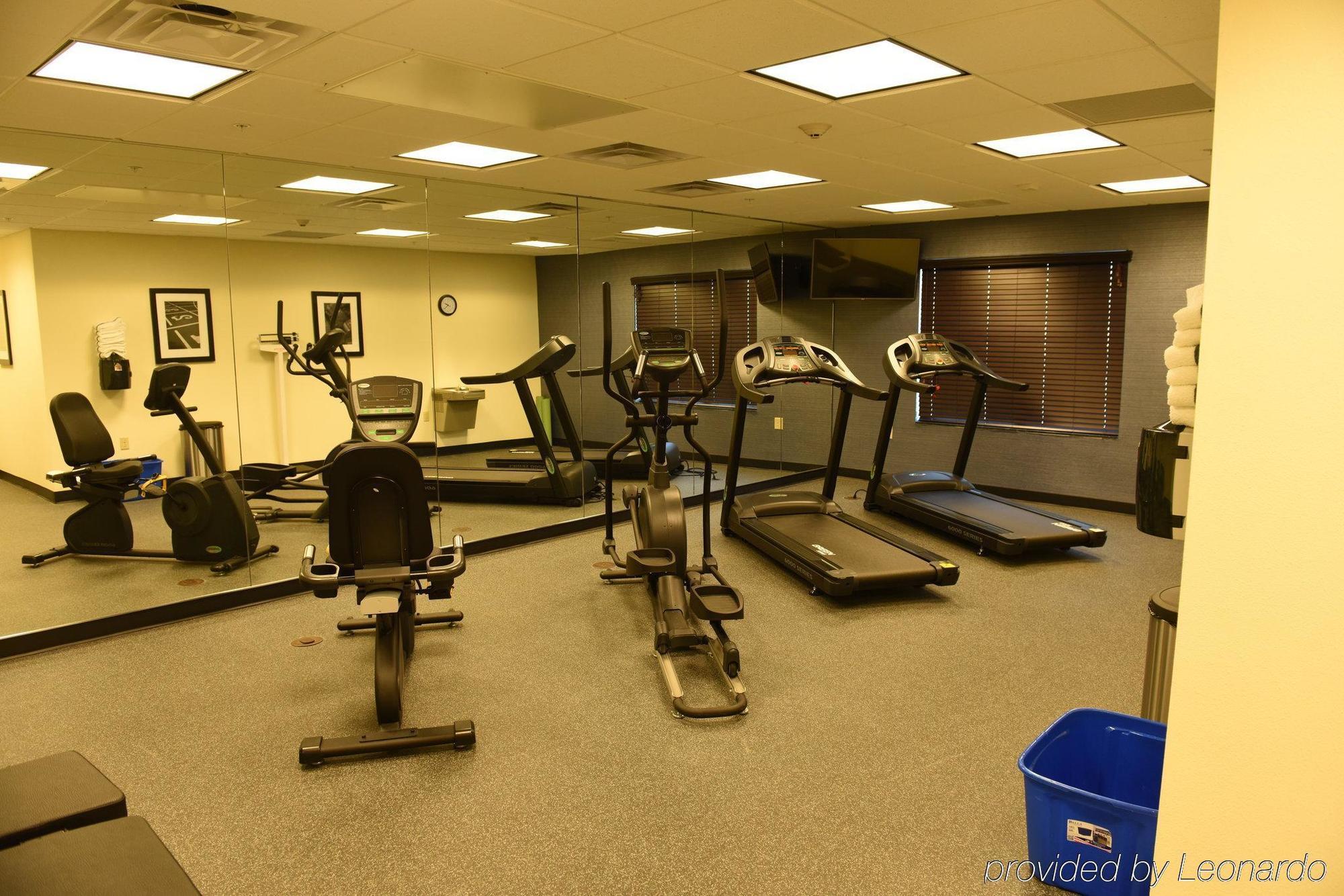 Holiday Inn Express & Suites Fort Dodge By Ihg Εξωτερικό φωτογραφία