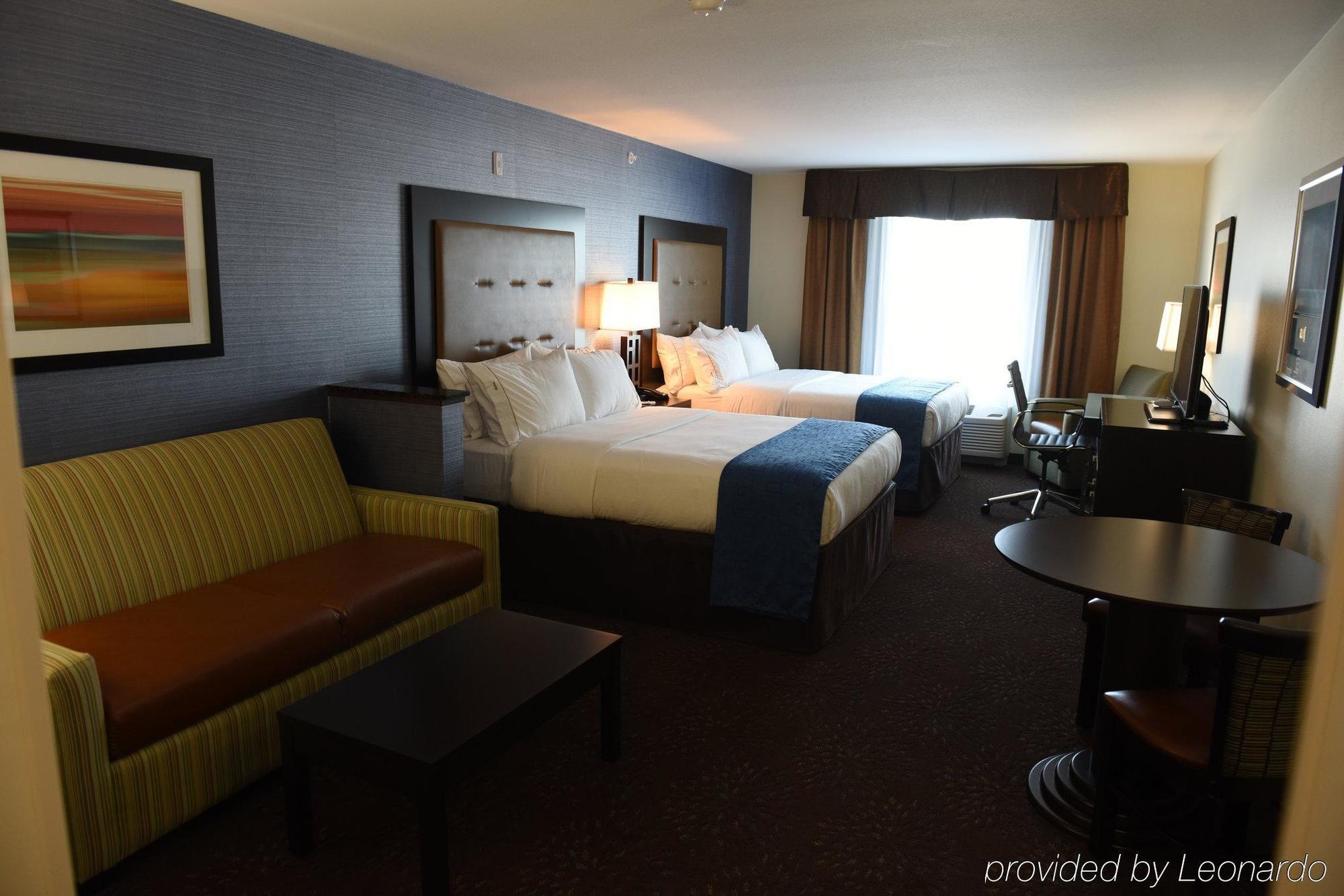 Holiday Inn Express & Suites Fort Dodge By Ihg Εξωτερικό φωτογραφία