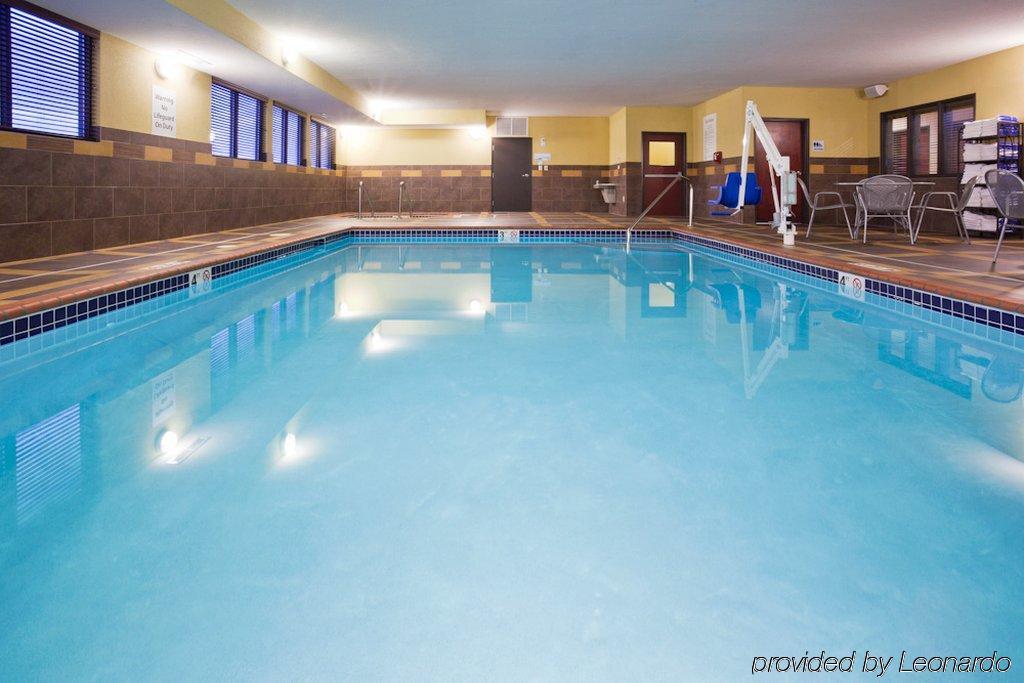 Holiday Inn Express & Suites Fort Dodge By Ihg Εξωτερικό φωτογραφία