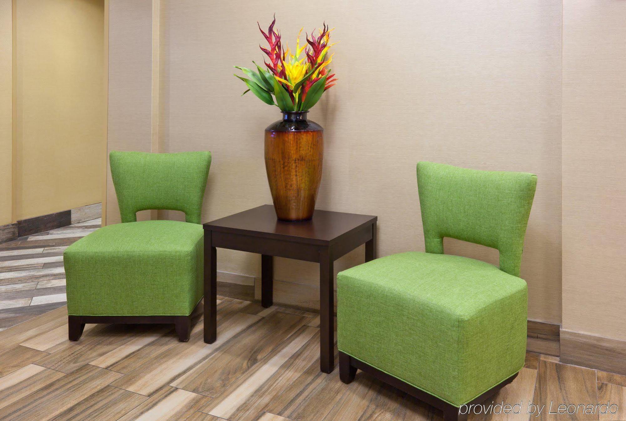 Holiday Inn Express & Suites Fort Dodge By Ihg Εξωτερικό φωτογραφία
