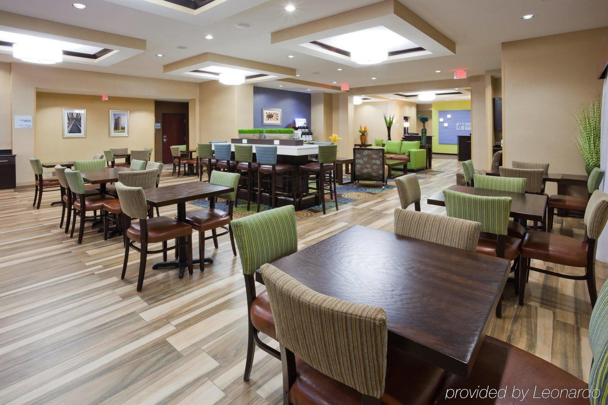 Holiday Inn Express & Suites Fort Dodge By Ihg Εξωτερικό φωτογραφία