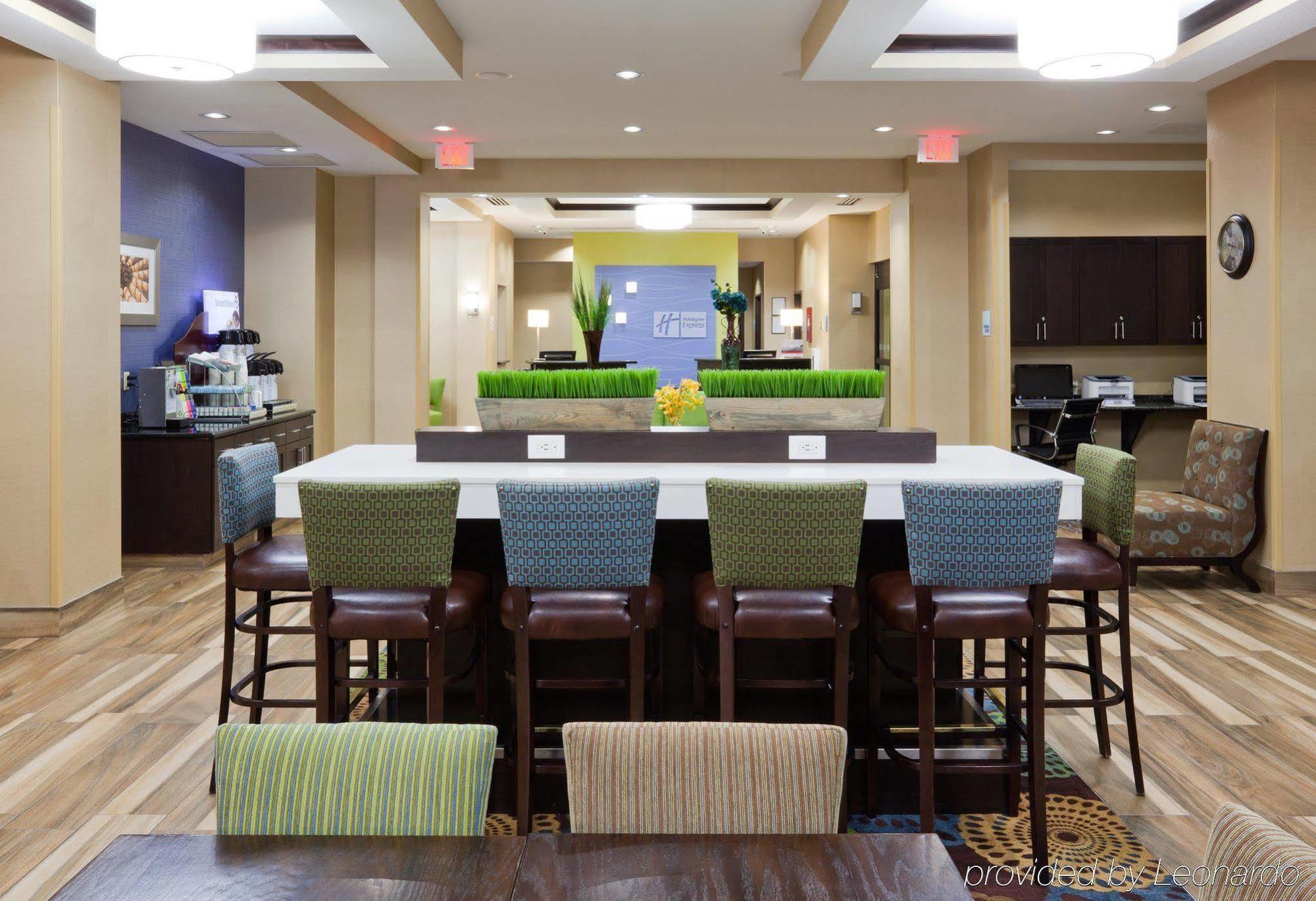 Holiday Inn Express & Suites Fort Dodge By Ihg Εξωτερικό φωτογραφία