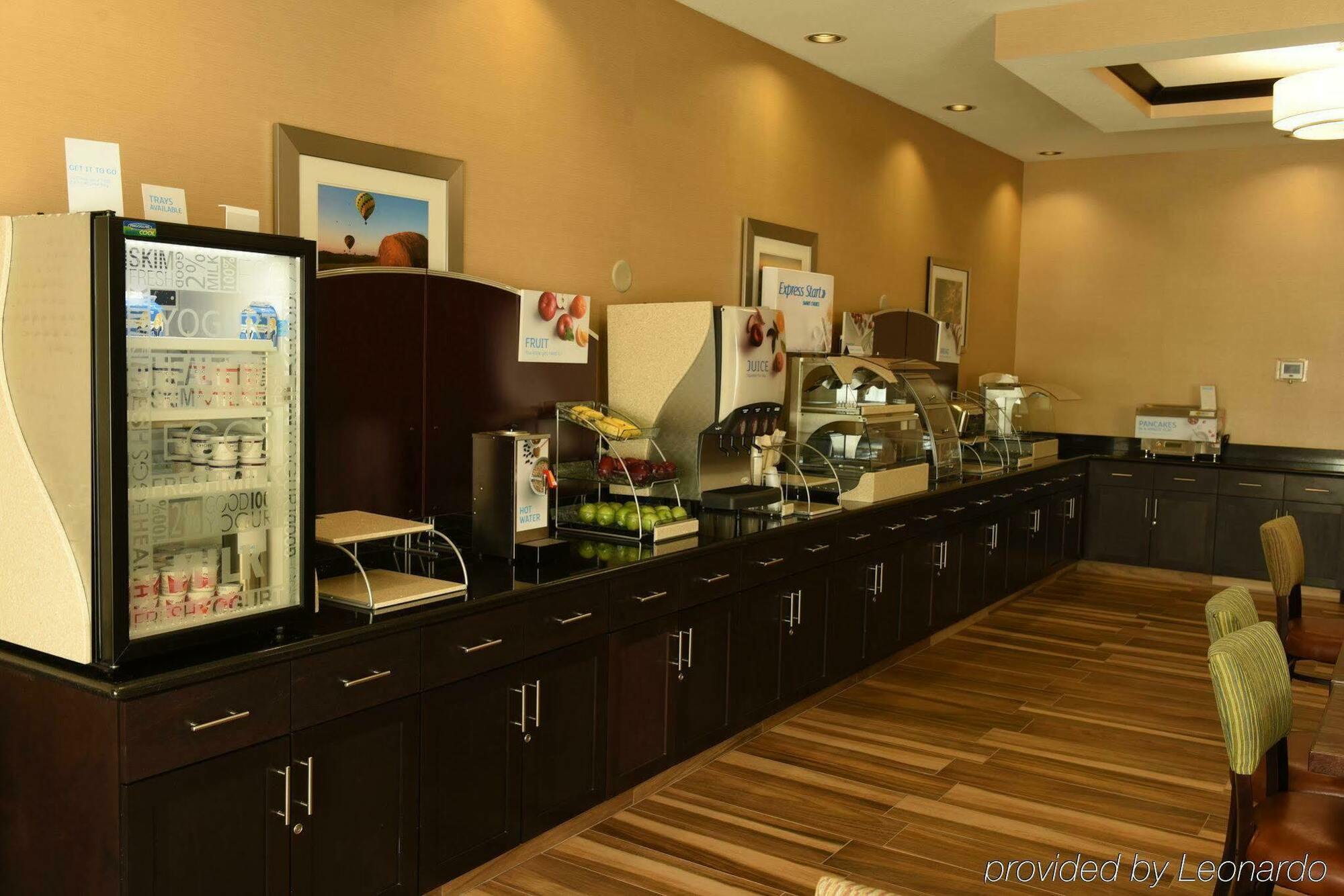 Holiday Inn Express & Suites Fort Dodge By Ihg Εξωτερικό φωτογραφία