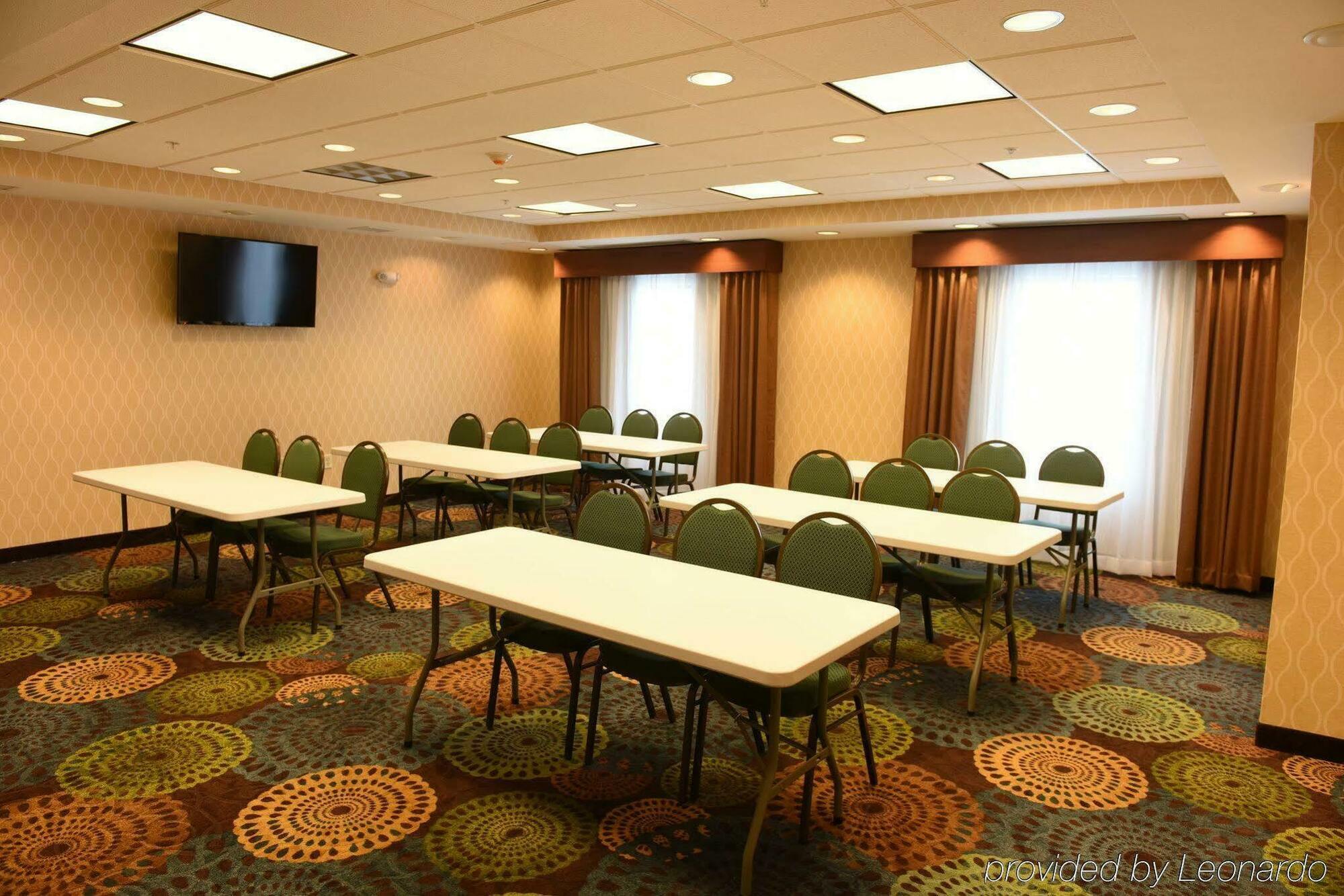 Holiday Inn Express & Suites Fort Dodge By Ihg Εξωτερικό φωτογραφία